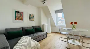 The Central Experience - 2 BR, Bright, Spacious & Central - Image 2