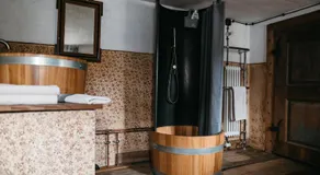 Floras Haus Hostel - Image 2