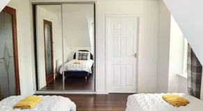 Quiet Street's Flat with free Parking near Town Centre - Image 2
