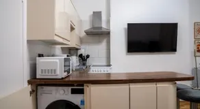 Modern 1-Bed South Bank, 4-Min Walk to Waterloo - Image 3