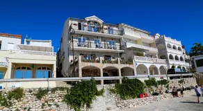 Duje Apartments Milna - Image 2