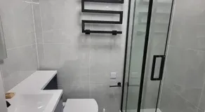 Modern Ensuite Room in Andover, Hampshire - Image 2