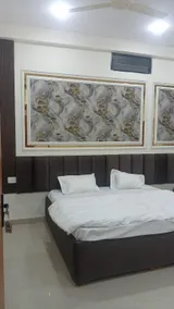 GURUKRIPA AC ROOMS AND ROOFTOP GARDEN - Image 4