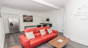 Luxury 1 bedroom top floor apartment - Image 3