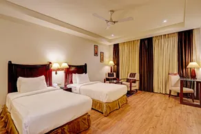 Super Townhouse OAK Hotel City Mark Gurgaon - Image 2