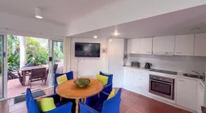 Beaches Apt 2 Beachfront - Image 5