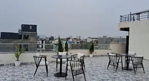Emerald Suites - Image 3