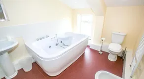 The Brown Horse Hotel - Image 4