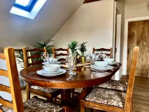 Cosy Hampshire Barn Getaway, Large garden alongside a stunning river - Fire Pit, BBQ, Outdoor seating - Country walks & Pubs - Image 3