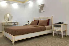 Sunset Hotel & Studios - Image 2
