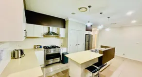 Entire 4 Bed Rooms Sanctuary - Image 3