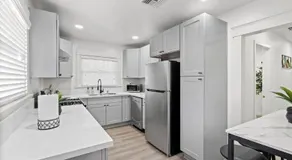 1 mile from the Beach Fire Pit, Patio, Parking! - Image 3