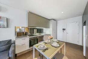 Comfy 2BR Apt Near Southern Cross with City Views - Image 4