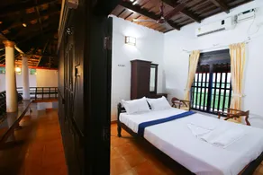 Palmy Lake Resort - Image 2
