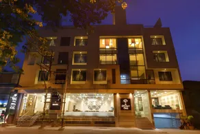 Hotel Silver Oak 7 Minutes Walk to Mahalaxmi Temple - Image 3