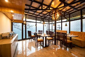 The Imperial Green - 180 lake view - Image 4
