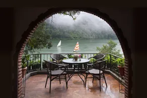Lakeside Inn - Image 4