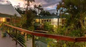 Bay Village Tropical Retreat - Image 2