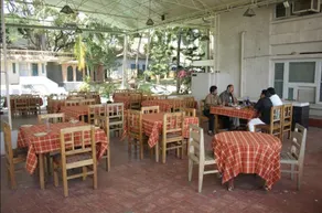 Raja Hotel - Image 1