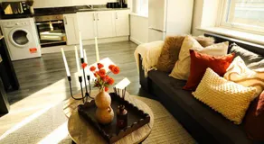 Bradford City Centre Walk To Trains, Dining, 65' Smart TV, Perfect For Working Professionals - Image 5