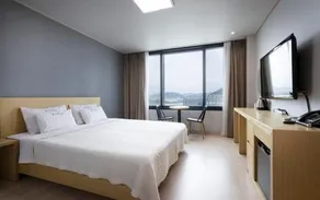 Busan Yeongdo Beach - Image 2