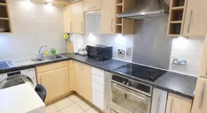 O2 Canary Wharf Excel Apartment with balcony & Parking - Image 4