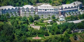 ALI Luxury & Executive Apartments & Cottages Near PC Bhurban - Cooling & Heating Inverter-Gas Blow Heater-Full Kitchen-Mountain View-Lawn-Play Area-55 inches LED-WIFI-Lift- Free Breakfast - Image 2