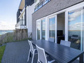 Beachfront apartment with sea-view - Image 4