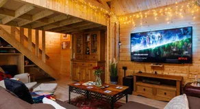 Spacious Cabin EVCharger and free Parking near Cambridge - Image 2