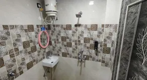 Royal Paradise Guest House - Image 4