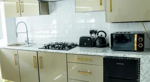 1 Bed House - Sleeps 2 - Parking - Wifi - Image 3