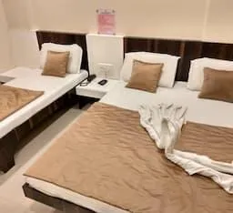Hotel Honest - Image 2