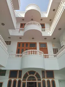 OYO Flagship Hotel Manyvar - Image 2