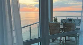 Beach Front Luxurious Two Bedroom Apartment - Image 5