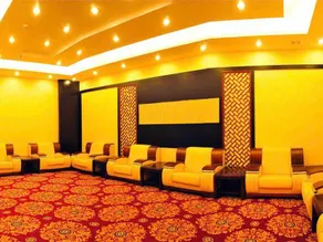 Holiday International Hotel - Image 2