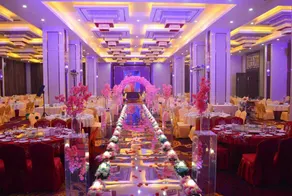 Oriental Host Hotel - Image 2