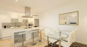 Sea view apartment with private garden and jacuzzi in Balcones del Lago, Istan - Image 3