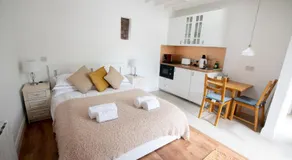 The Oak Studio-Kilpatrick Glebe, Pet Friendly - Image 2