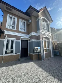 Fully Furnished 2-storey 3 bedroom with parking space and garage - Image 4