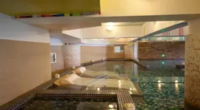 Champagne Hotel - Image 3