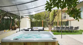 VILLA DES PERGOLAS -6 Bdrs - 5 bathrs -Parking -Jardin -JACUZZI -TRAMstation , 10 min beach - Image 4