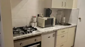 Double bed Quinton ,Studio Fast WiFi,Netflix, No deposit Required - Image 3