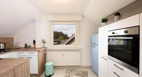 2,5-Zimmer inkl Arbeitsplatz, WLAN & free Netflix, Amazon-Free Parken vollausgestattete Wohnung, 24h Check In - Image 3