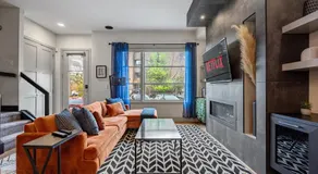 Rare Find, Double King Beds, Cozy and Vibrant - Image 2
