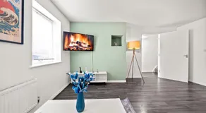Manor House Luxury & Spacious 2BR By AltoLuxo Short Lets & Serviced Accommodation With Free WiFi & Parking - Image 5