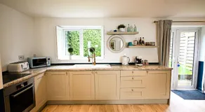 The Bolt Hole Hythe panoramic coast and sea views - Image 3
