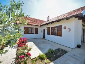 Villa Ena with Pool & Jacuzzi - Image 3