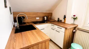 2,5-Zimmer inkl Arbeitsplatz, WLAN & free Netflix, Amazon-Free Parken vollausgestattete Wohnung, 24h Check In - Image 4