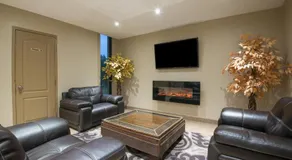 red maple inn and suites - Image 2