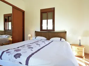 Comfortable luxury villa with private swimming pool - Image 4